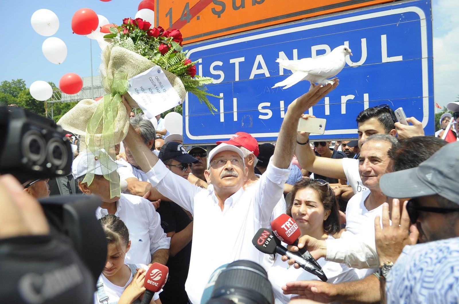 CHP'nin yürüyüşünde yollar vatandaşa çile oldu! Sürücüler isyanda